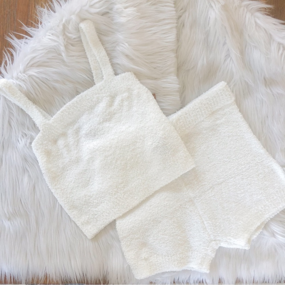 White super soft crop top and highwaist highrise short set, brand new with tag